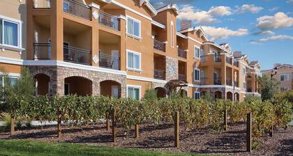 2br Vino Bello Condo (sleeps 8, 3 nights) July 4th weekend, Napa