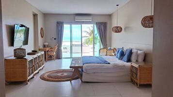 Luxury 7-Bedroom Beachfront Villa | Ropa de cama de alta calidad y caja de seguridad en la habitación