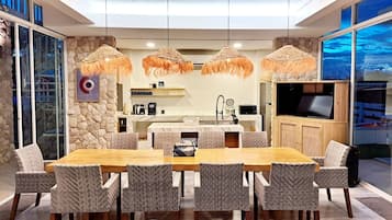 Luxury 6-Bedroom Beach Front Villa | In-room dining