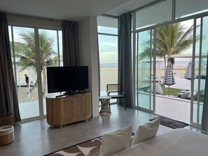 Luxury 6-Bedroom Beach Front Villa | Wohnbereich