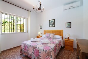 2 slaapkamers, een strijkplank/strijkijzer, gratis wifi, beddengoed