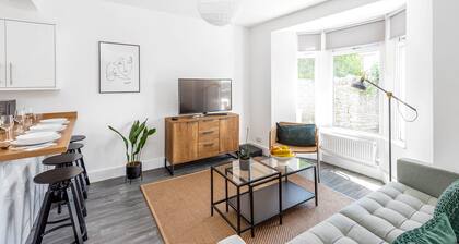 Stylish Apartment In Leafy Central Neighbourhood