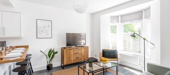 Stylish Apartment In Leafy Central Neighbourhood