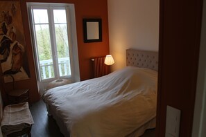 5 chambres, fer et planche à repasser, Wi-Fi, draps fournis