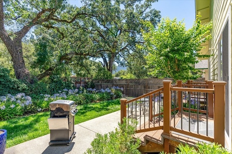 Terrace/patio. Glen Ellen Retreats Coastal Cottage
