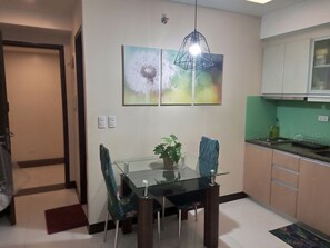 Dining - Cozy @ Venice McKinley (Taguig)