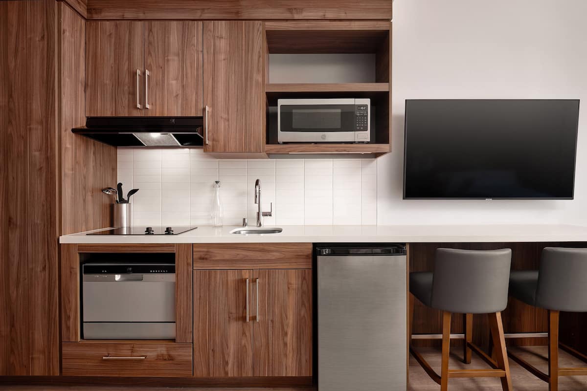 1 bedroom, in-room safe, desk, blackout curtains