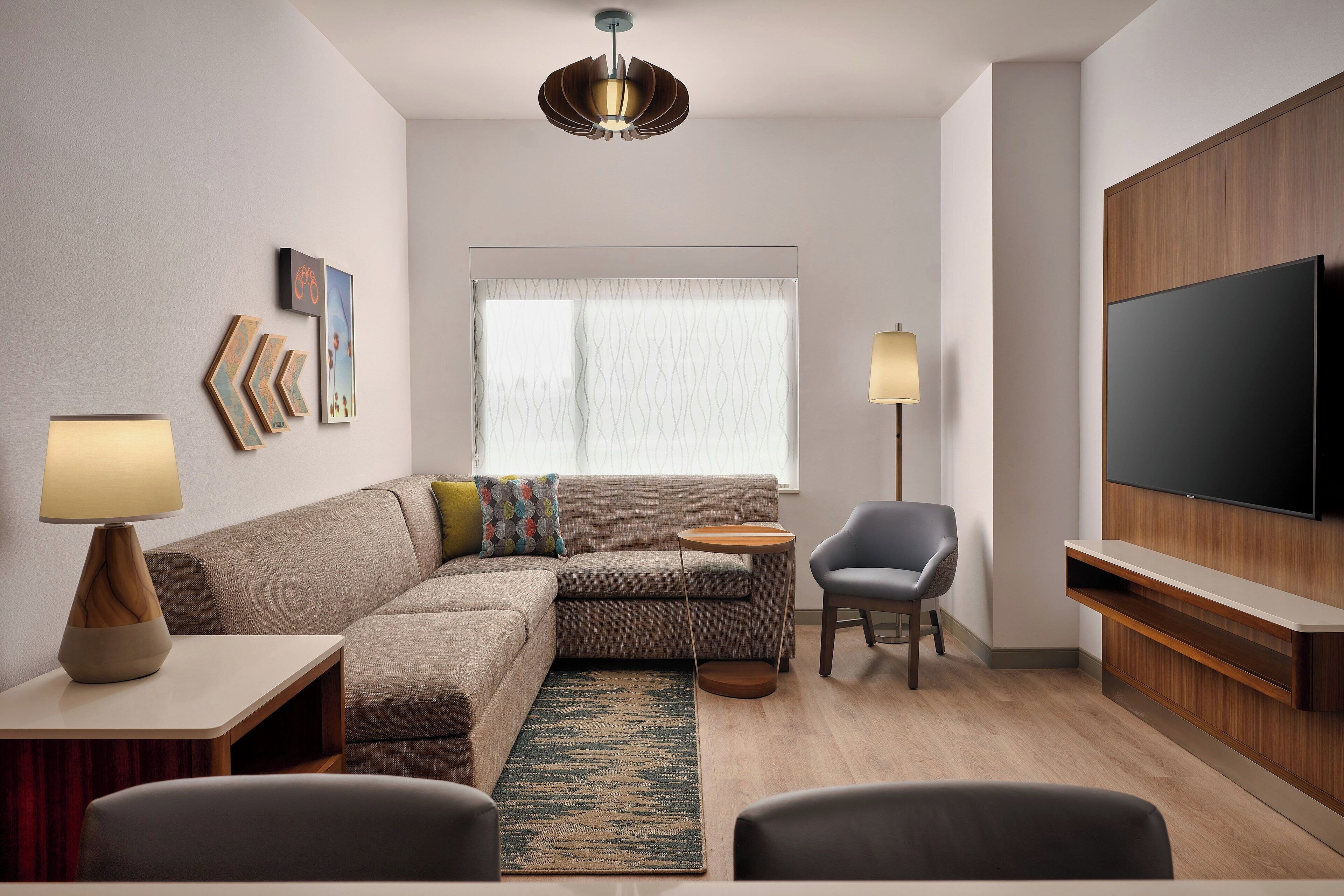 Televisión de 55 pulgadas con canales por cable y Netflix 