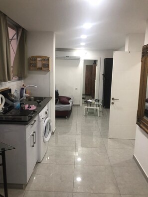 Panoramic House, 2 Double Beds | Private kitchen