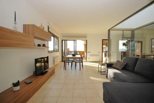 Club Villamar - A modern, fully detached family villa close to Lloret de Mar.