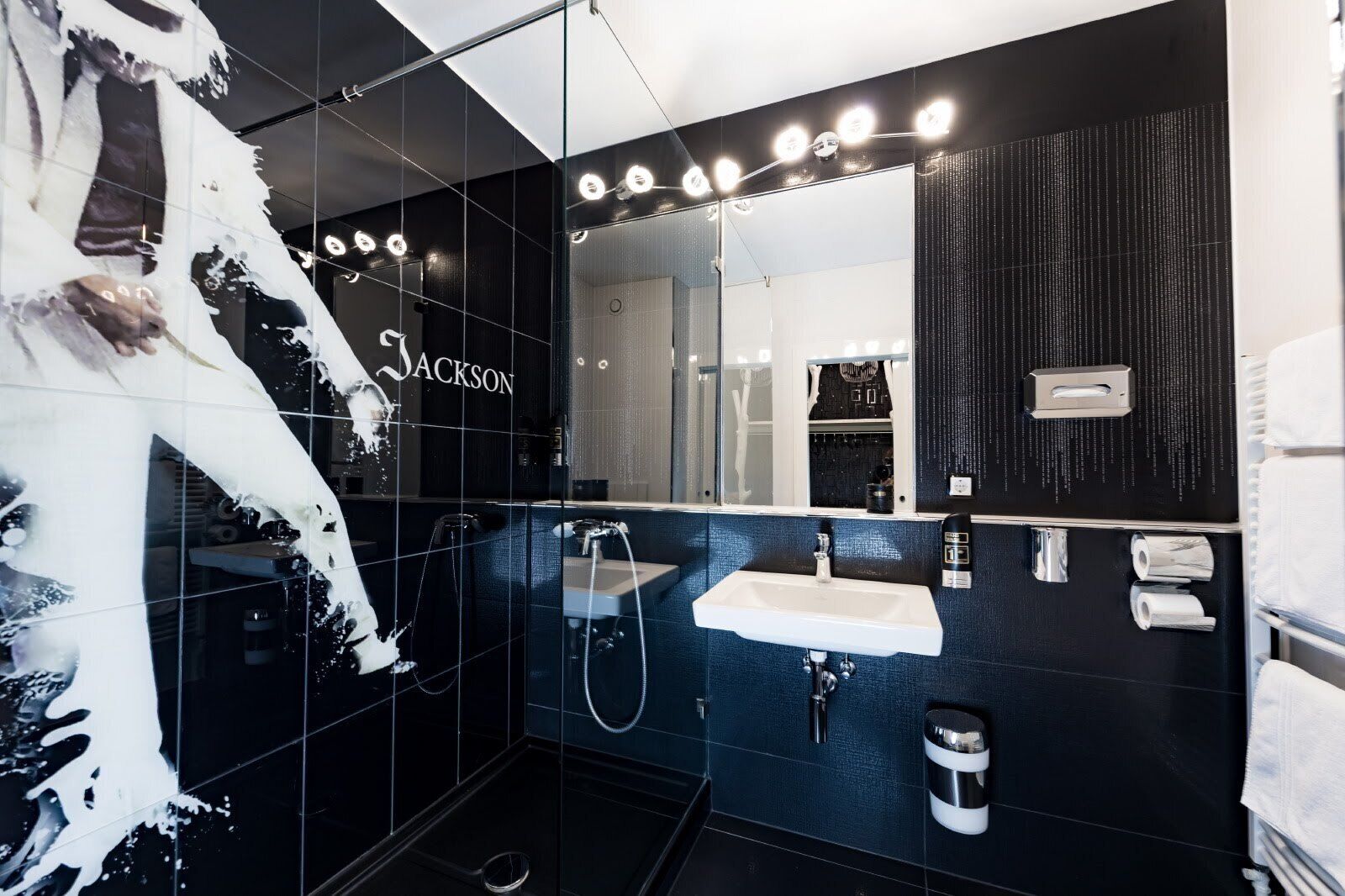 standard double room, 1 king bed | bathroom | free toiletries, hair dryer, bathrobes, slippers