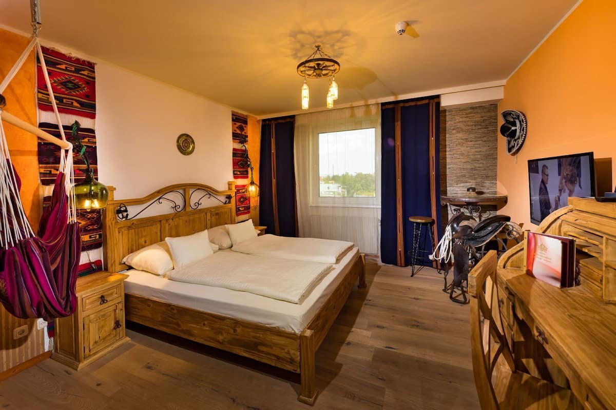 standard double room, 1 king bed | 1 bedroom, premium bedding, select comfort beds, minibar