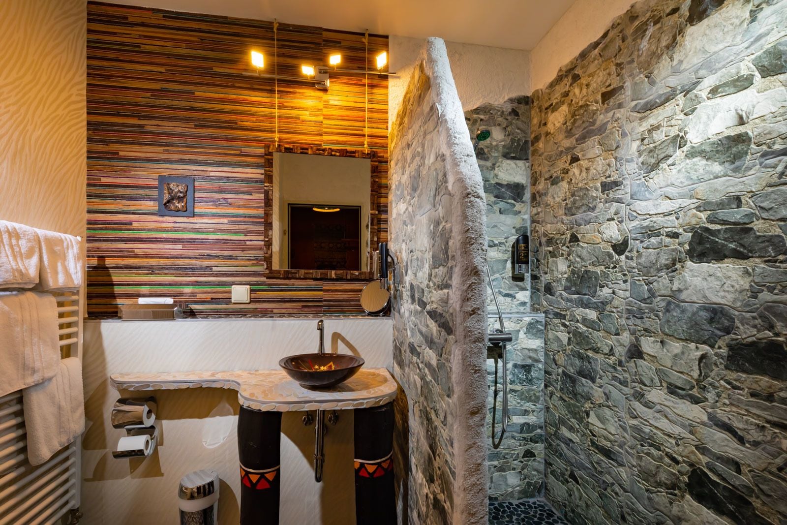 design double room (afrika) | bathroom | free toiletries, hair dryer, bathrobes, slippers