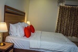 3 bedrooms, desk, iron/ironing board, WiFi