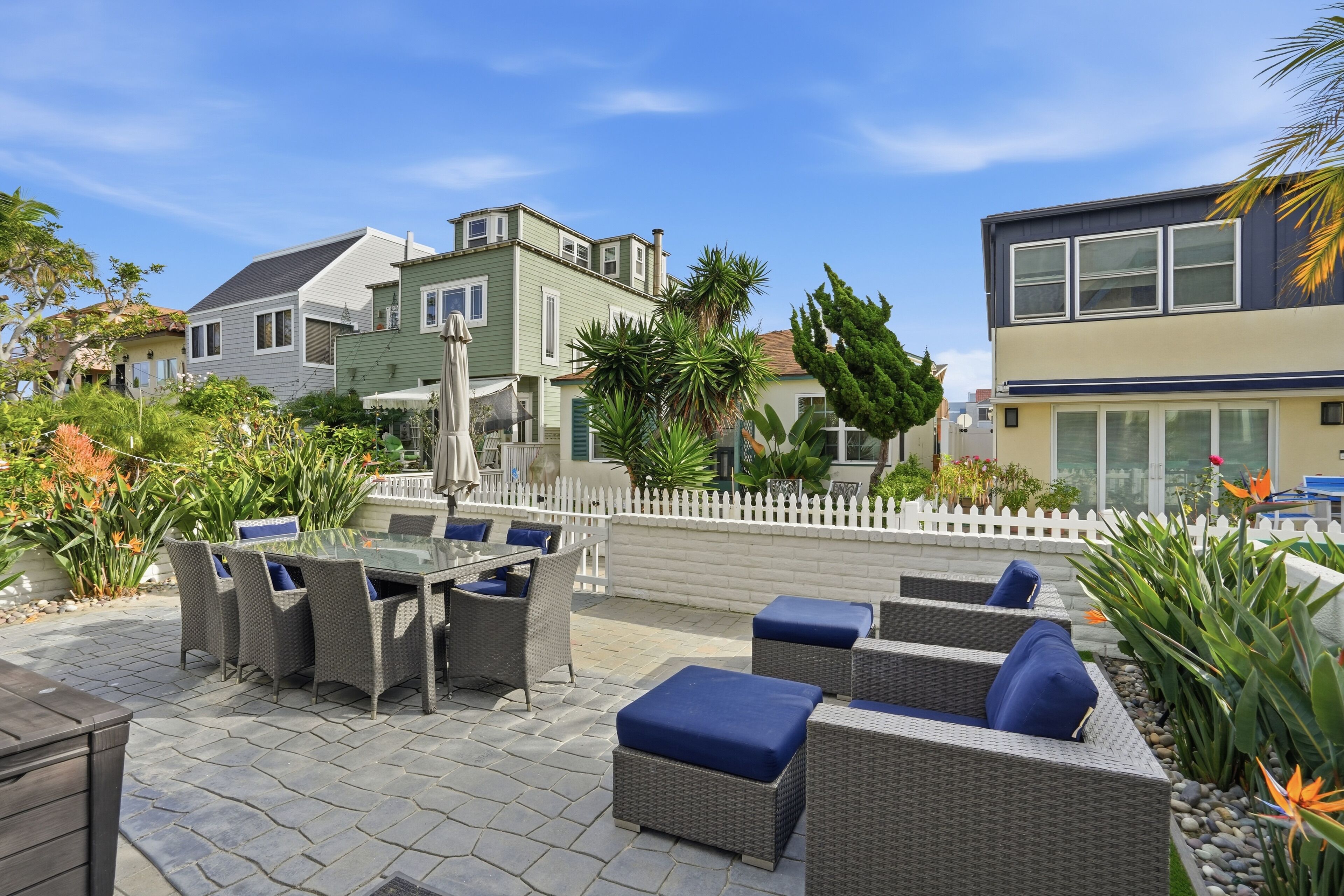 屋外ダイニングエリア