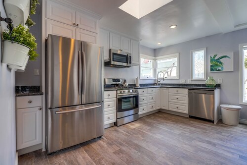 South Mission Tranquil Bay Side, Gorgeous Ground Level Unit w/ AC