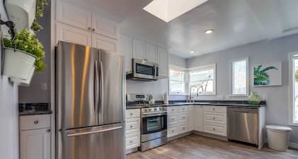 South Mission Tranquil Bay Side, Gorgeous Ground Level Unit w/ AC