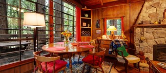 Prive, ontspannen toevluchtsoord in de redwoods w / een eigen terras en BBQ