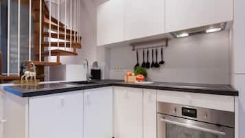 Kühlschrank, Mikrowelle, Ofen, Geschirrspüler