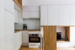 冷蔵庫、電子レンジ、オーブン、食器洗い機