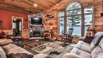 Smart TV, fireplace, DVD player, stereo