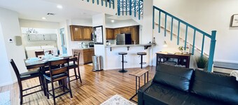 Outdoor adventure base, 5★ Family Friendly, 75" Smart TV! 