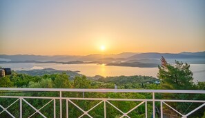 Property grounds - Artist Villa Sinies Corfu (Corfu)