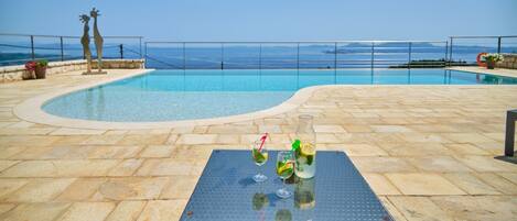 Alberca al aire libre