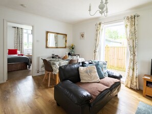 TV, DVD player - Oak Cottage by Interhome (Henfield)