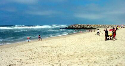 Holzhaeuschen kauniissa puutarhassa, 8 km rannalta