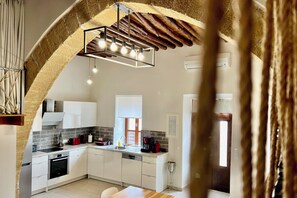 Frigorífic, forn, placa de cuina i rentaplats 