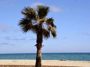 On the beach - Terrace with sea view, in 1st line of sea 4mn walk from the port and the center (Cambrils)