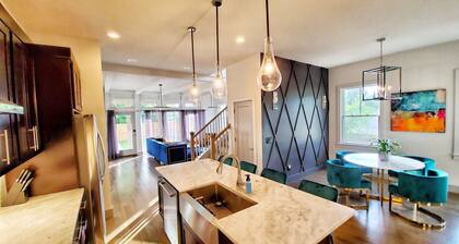 ROOFTOP PARADISE★1 MILE to Broadway★Sleeps 12★Brand New House and Furnishings