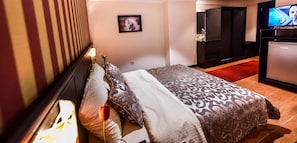 1 bedroom, Egyptian cotton sheets, premium bedding, down duvets - Royal Day Hotel (6th of October City)