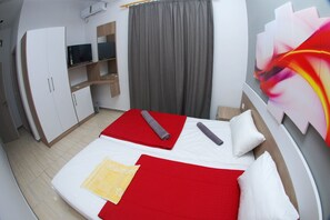 Habitación con 1 cama matrimonial o 2 individuales | Insonorización, wifi gratis y ropa de cama 