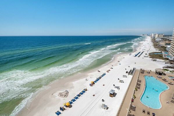On the beach - BEACH CHAIRS AND UMBRELLA INCL-AMAZING BEACH FRONT VIEWS-GRILLS-HOT TUB-CAFE (Panama City Beach)