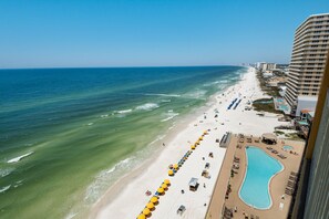 On the beach - BEACH CHAIRS AND UMBRELLA INCL-AMAZING BEACH FRONT VIEWS-GRILLS-HOT TUB-CAFE (Panama City Beach)