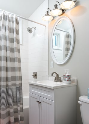 Combined shower/bathtub
