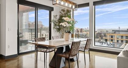 MINNeSTAY* Sable 902 - Penthouse | North Loop | Target Center