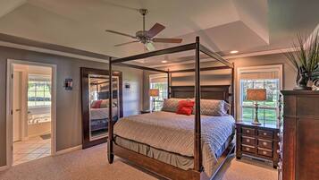 3 bedrooms, desk, iron/ironing board, travel cot