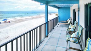 Property grounds - Direct Gulf Beach 3 Bed/2Bath w/ Heated Pool, FREE WiFi & Trolley, Great Sunsets! (Holmes Beach)