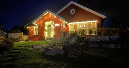 Tilava ja perheystävällinen huvila, iso puutarha, lähellä leikkipaikka, ranta ja jalkapallokenttä