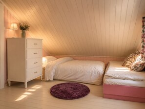 3 habitaciones, escritorio, tabla de planchar con plancha y wifi gratis