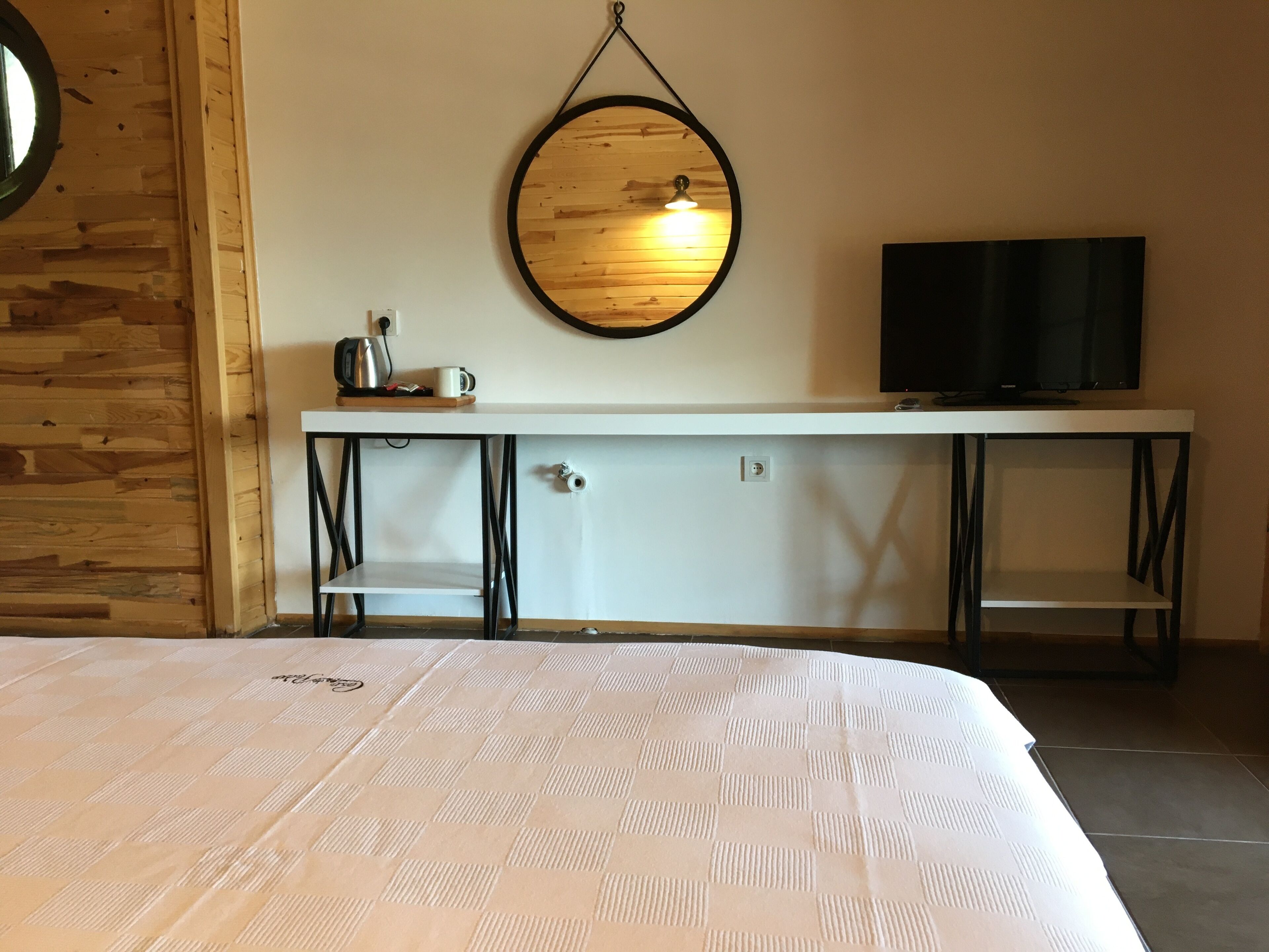 deluxe suite, mountain view | 1 bedroom, in-room safe, blackout curtains, free wifi