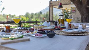 Free daily full breakfast
