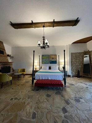 Studiosuite – honeymoon, fjellutsikt | Safe på rommet, blendingsgardiner, wi-fi (inkludert) og sengetøy