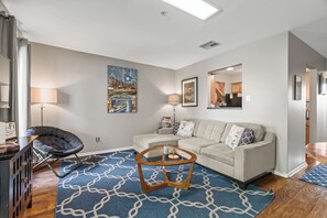 Smart TV - Captain's Quarters Riverfront #3  (Nashville)