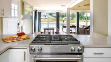 KĂŒhlschrank, Mikrowelle, Ofen, Herdplatte