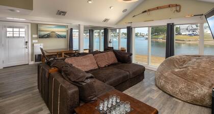 The Mermaid Cottage @ The Cape Cod Canal Compound LODGE