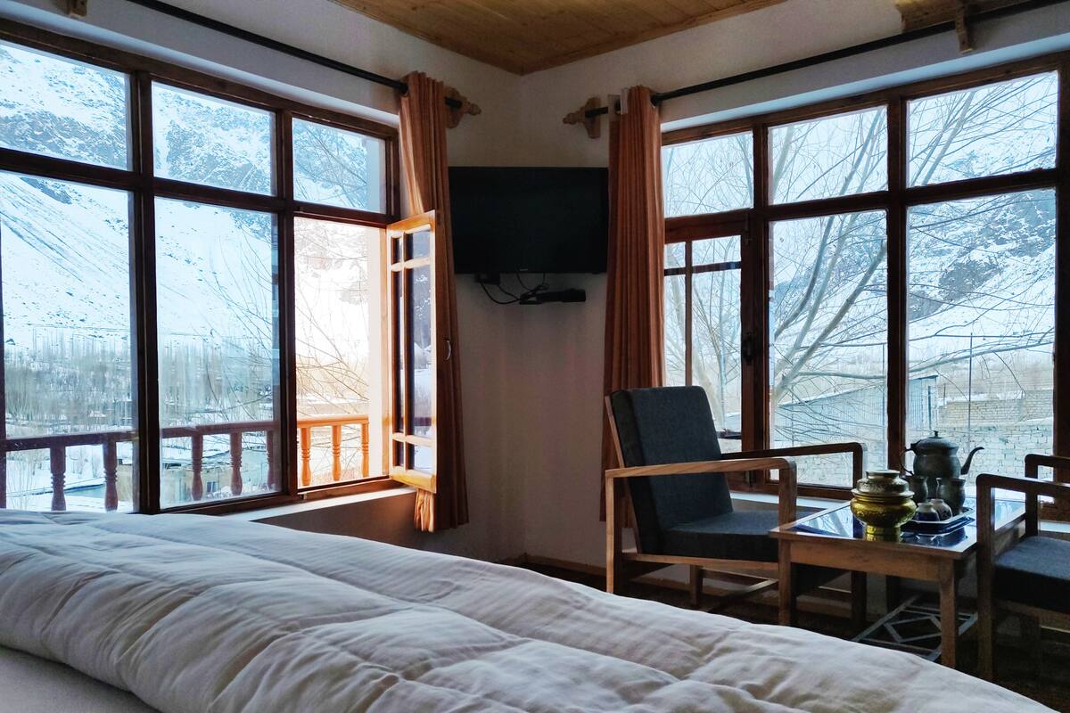 Family Cottage, River View | Memory foam beds, desk, laptop workspace, blackout drapes